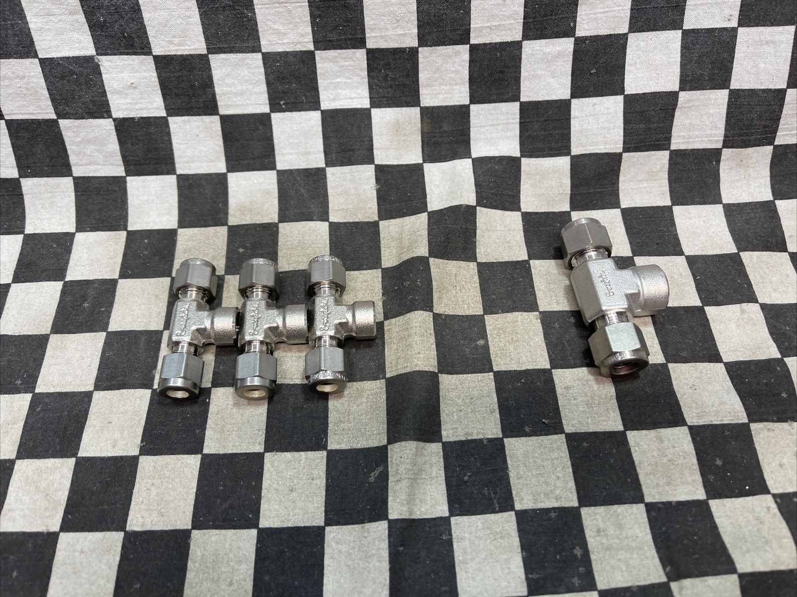SWAGELOK FEMALE BRANCH TEE SS-400-3TTF, SS-600-3TTF LOT OF 4 SHIPSAMEDAY#1606V36
