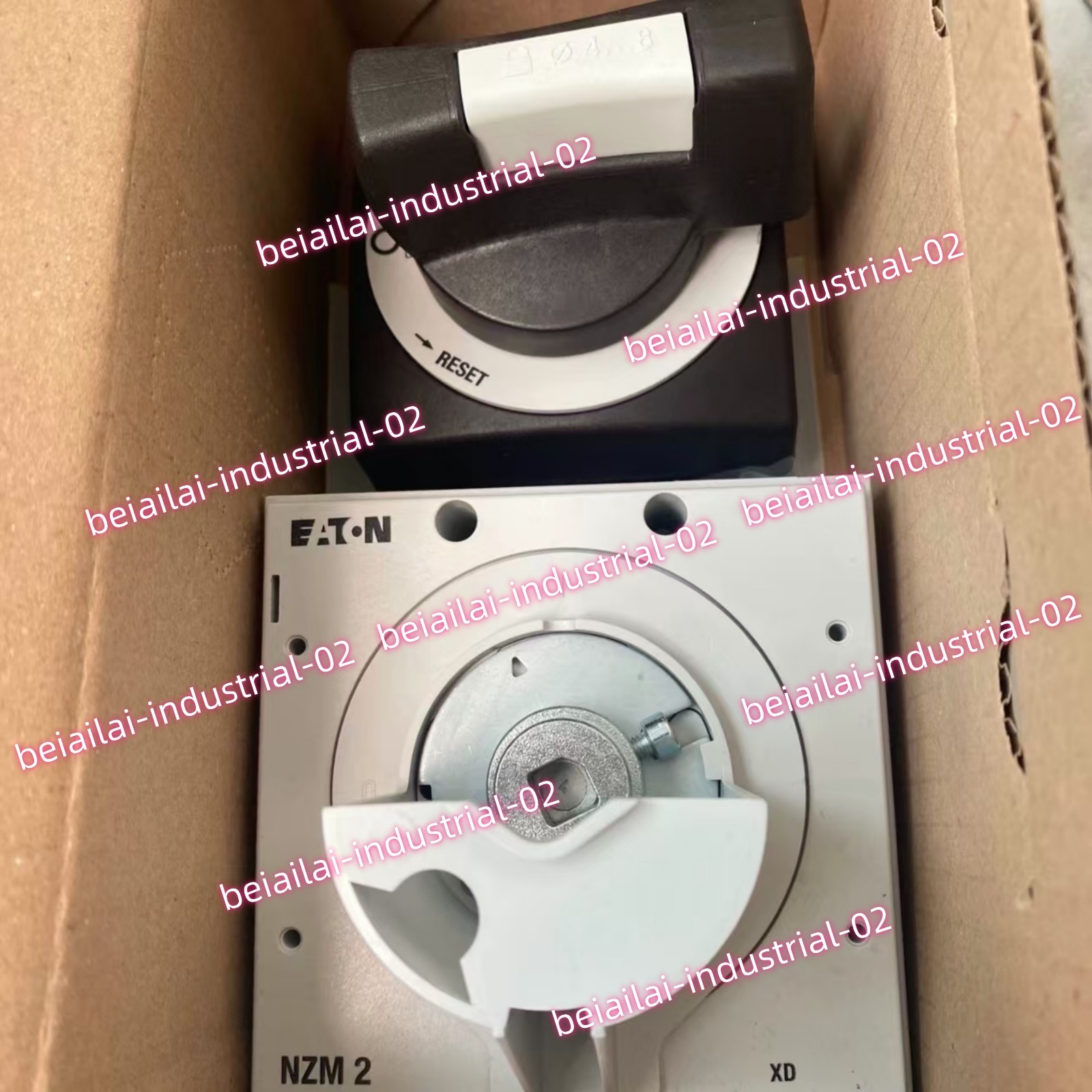 EATON NZM2-XTVD Circuit Breaker Handle#1pcs new in box