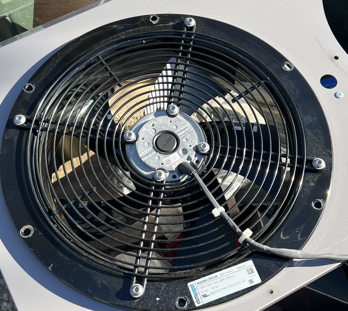 ebm-papst W2D300-CP02-48 Cooling Fan W Grate Y400v 60hz .48a 300w 2750min Top Ou