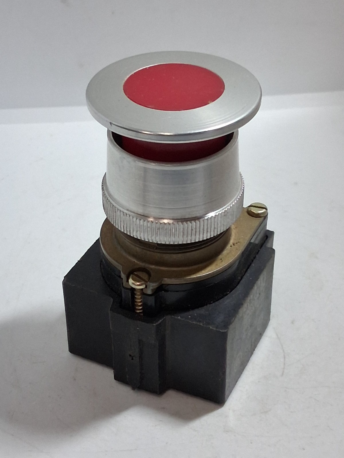 GE MICRO SWITCH PTY2211 PUSH PULL RED MUSHROOM ILL 110-120V 50/60HZ