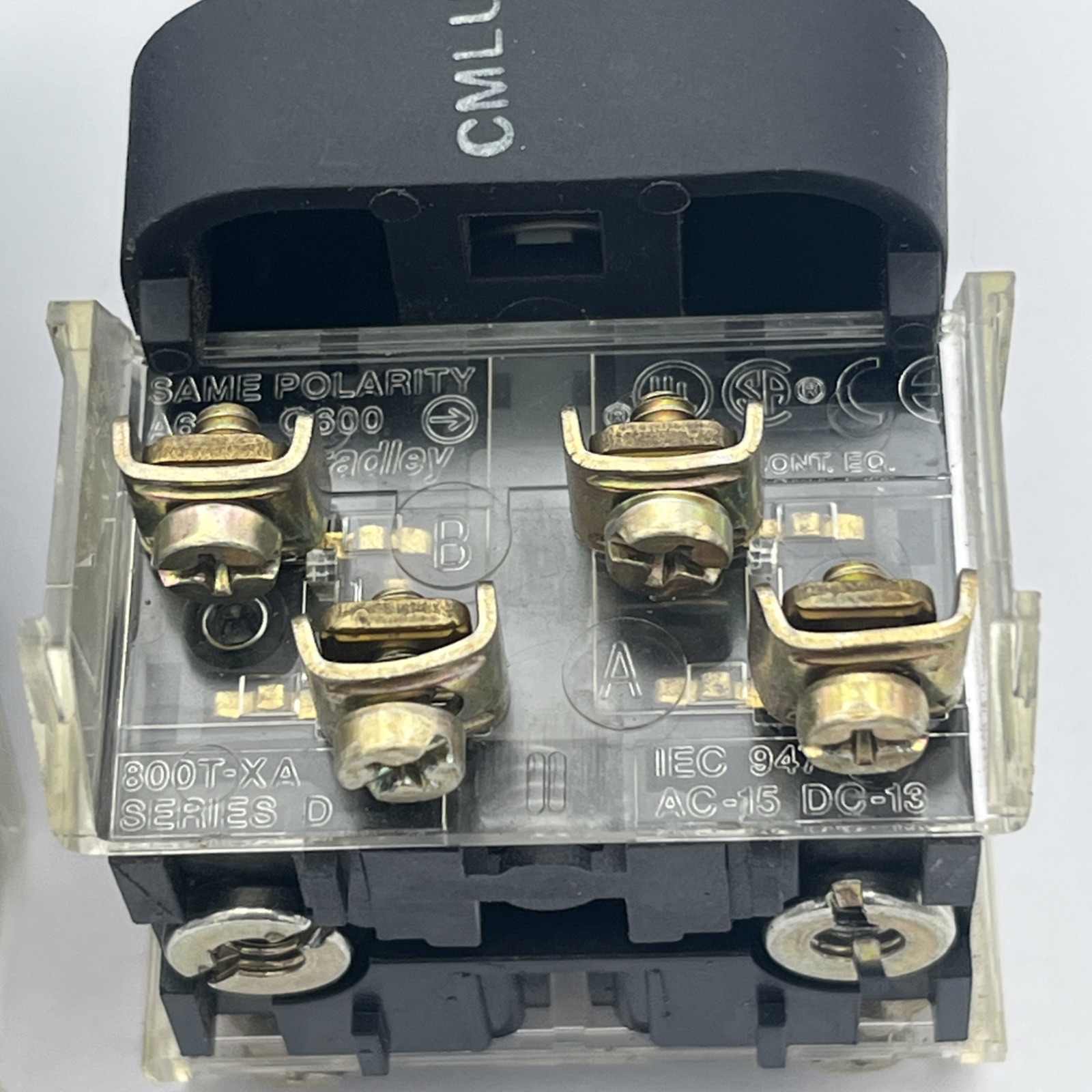 (1) Allen Bradley 800H-QRB24G Pushbutton 800H-QRB24