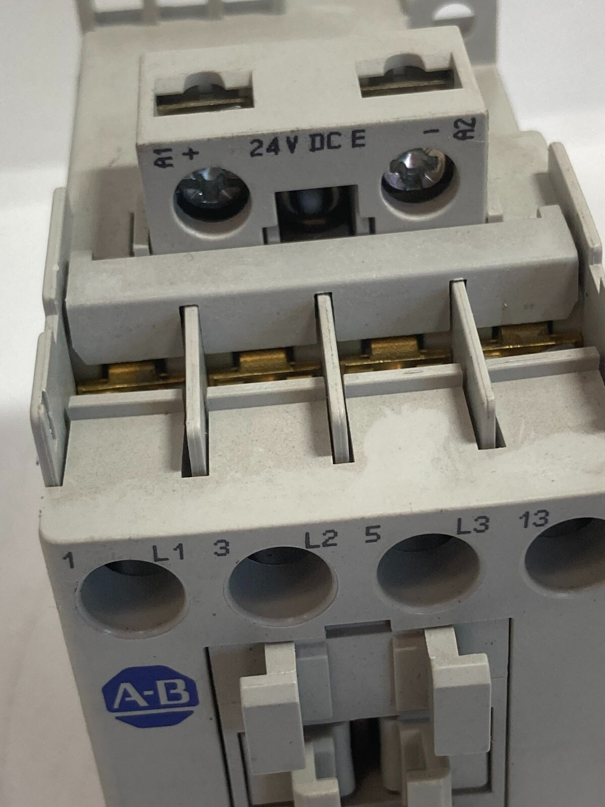 ALLEN BRADLEY 100-C09E10 CONTACTOR 3 POLE 9 AMP SERIES A