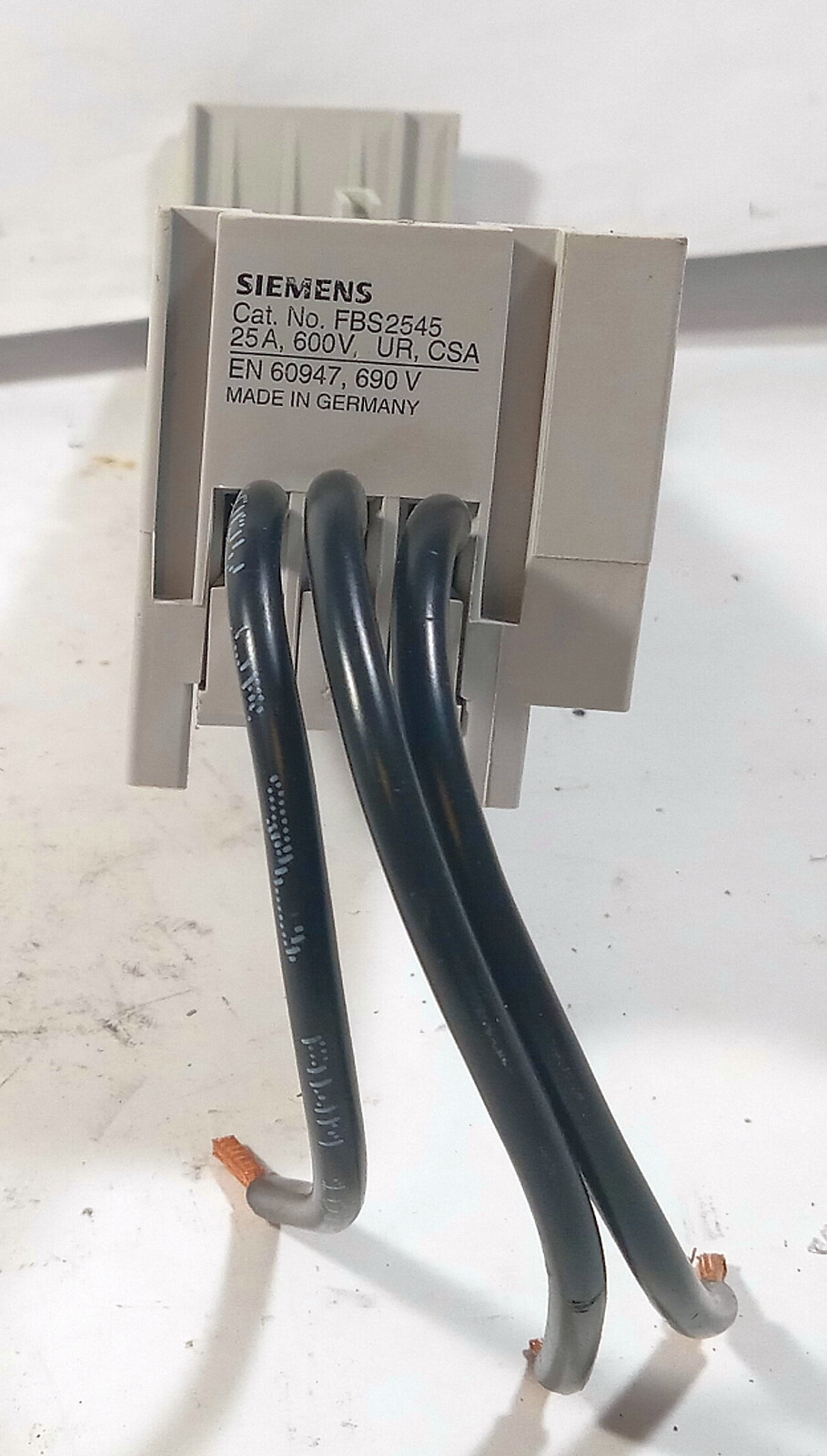 1 USED SIEMENS FBS2545 EN60947 690V BUSS BAR ADAPTER ***MAKE OFFER***