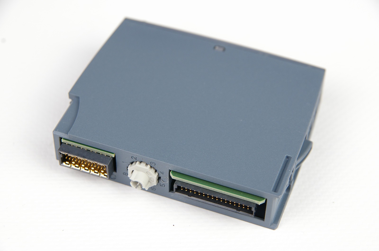 Siemens 6ES7135-6HB00-0DA1 6ES7 135-6HB00-0DA1 ANALOG OUTPUT AQ 2XU/I HIGH