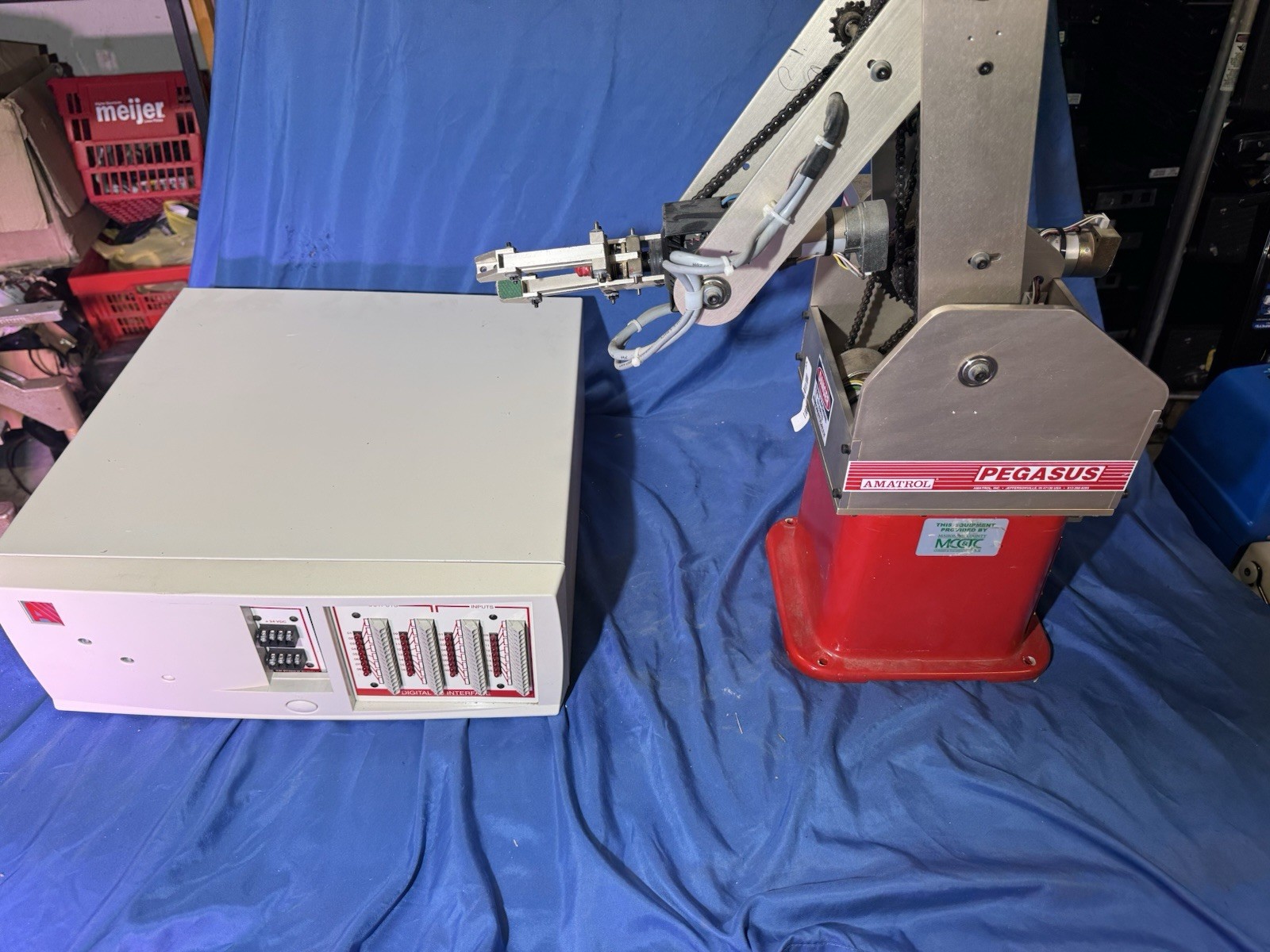 Amatrol Pegasus Robot Training System 880-RA With I/O Module 880-Src