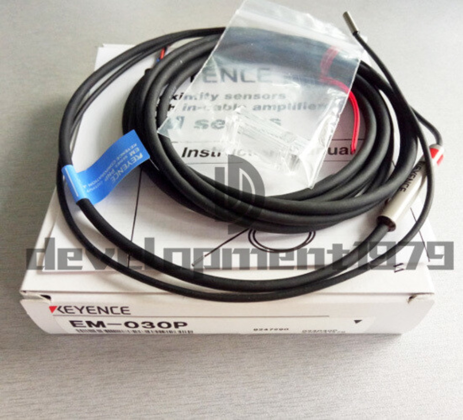 ONE New Keyence EM-030P Proximity Switch Sensor