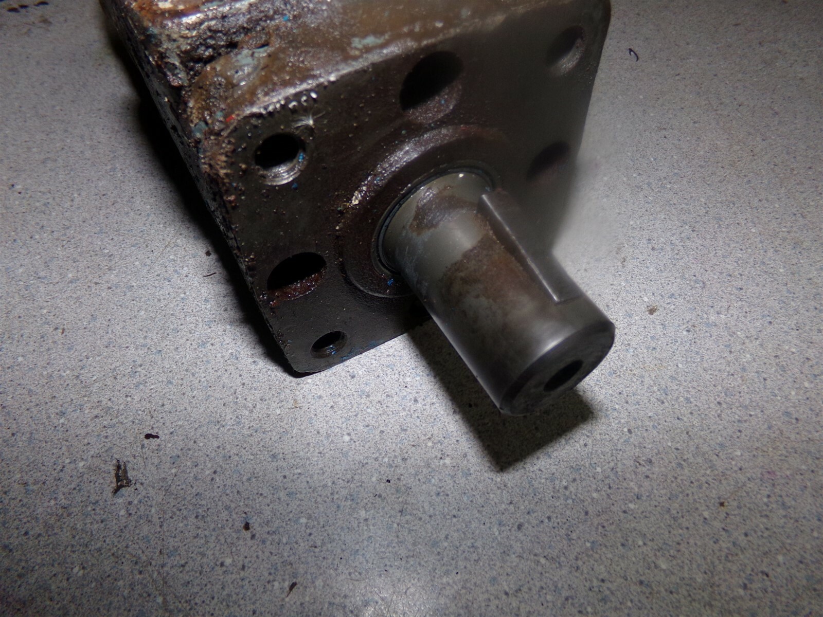Char-Lynn 101 1013 007 Hydraulic Motor *FREE SHIPPING*