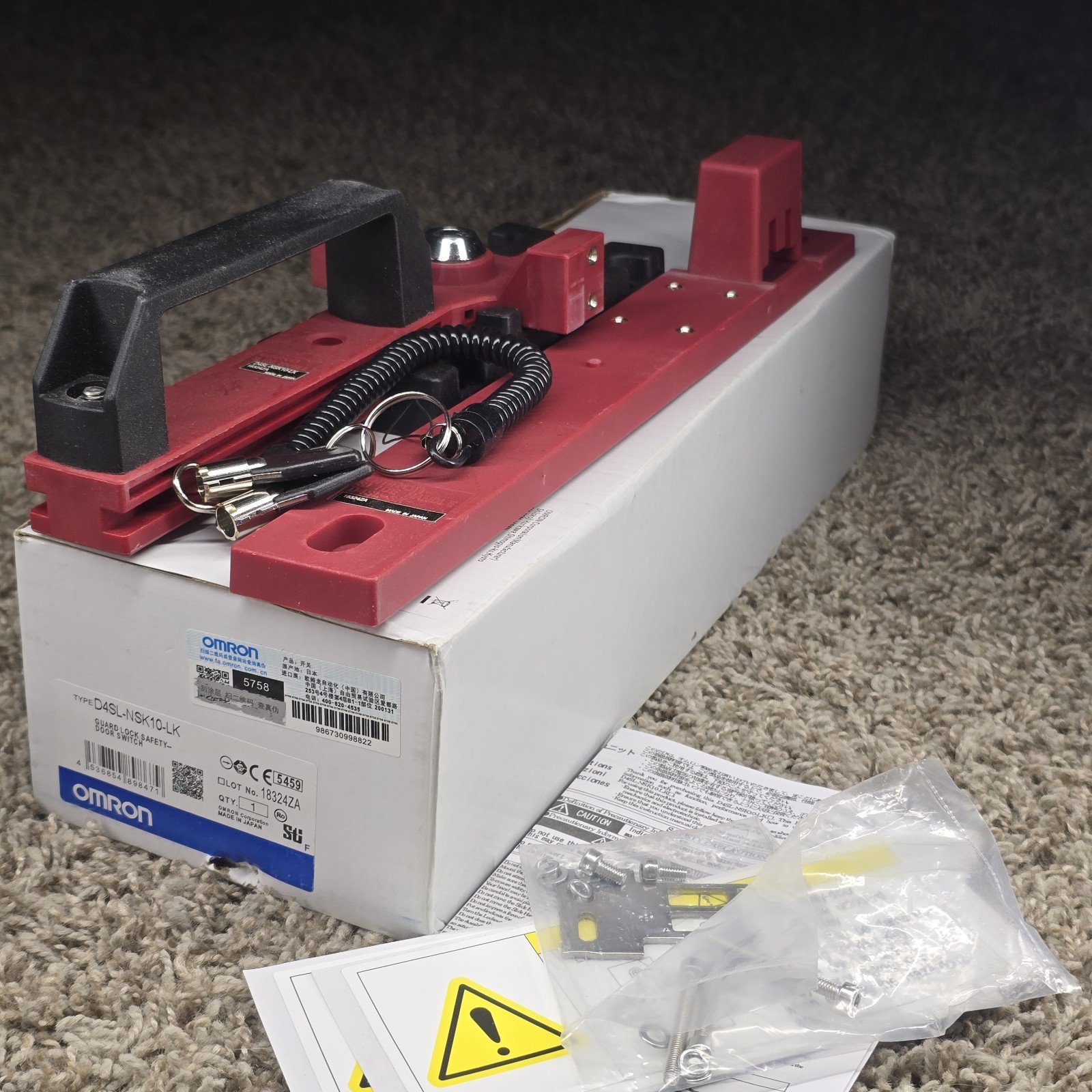 Omron D4SL-NSK10-LK Door Switch Guard Lock Safety Slide Key Unit New