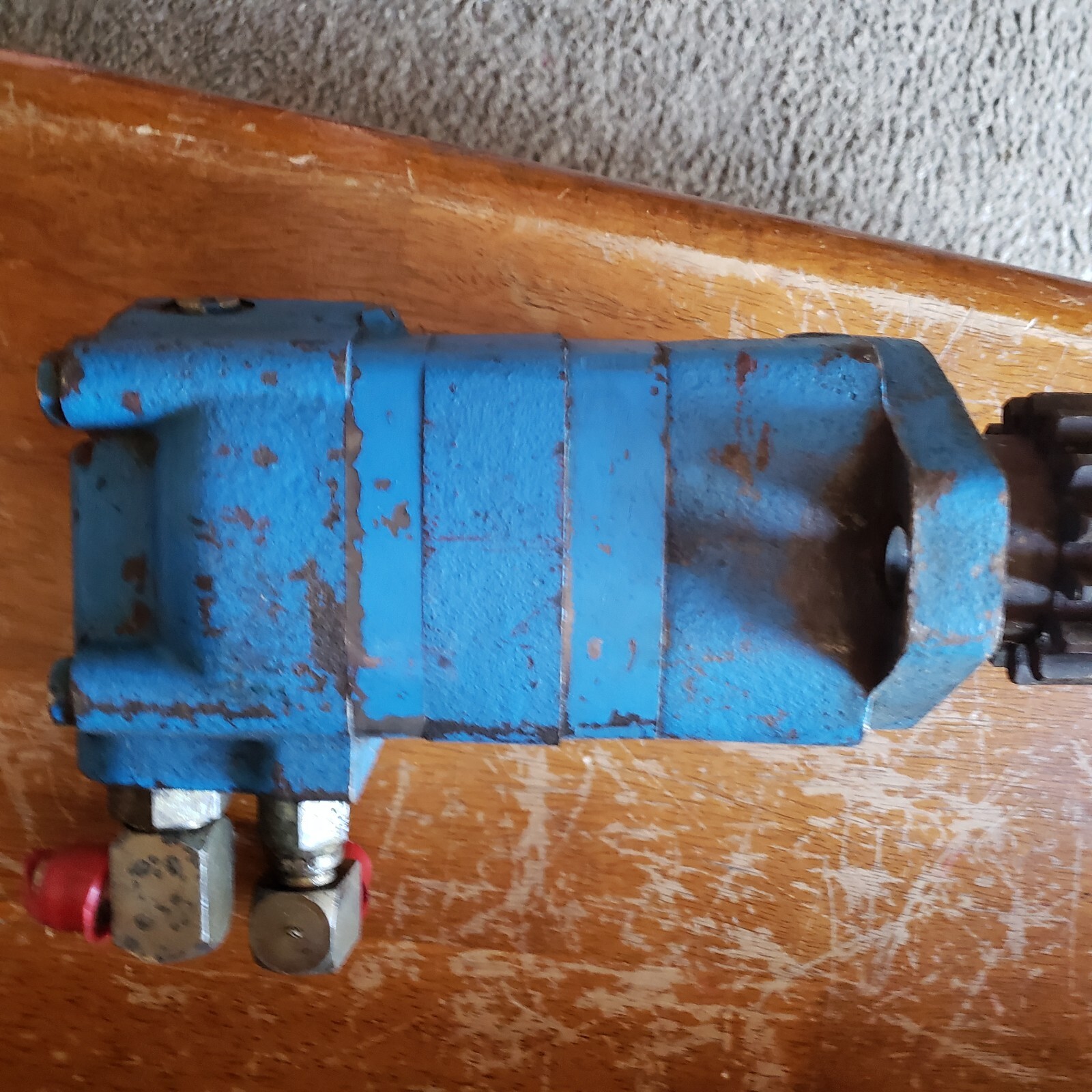 OEM Eaton Char-Lynn Hydraulic Motor w/ gear # 104-1025-006 Series 2000