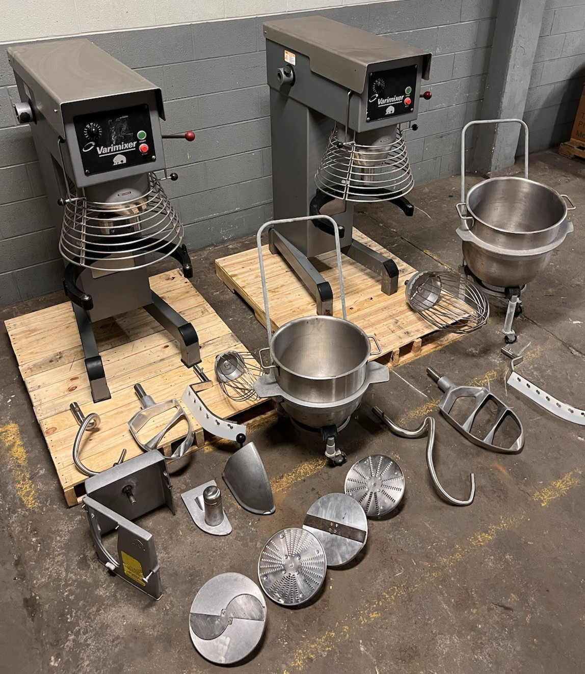 VARIMIXER W60 COMMERCIAL MIXER w/ Guards LOT – 2 UNITS – 30 & 60 QT ACCESSORIES