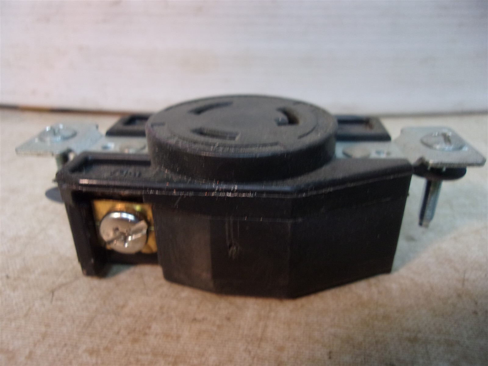 NEW Cooper Hart Lock L5-20 20A 125V CWL520R Receptacle *FREE SHIPPING*