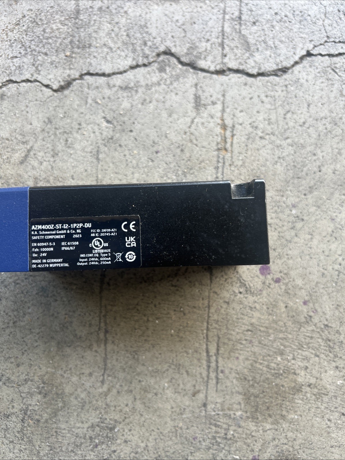 SCHMERSAL AZM400Z-ST-1P2P INTERLOCK SWITCH 103003590 AZM400ZST1P2P