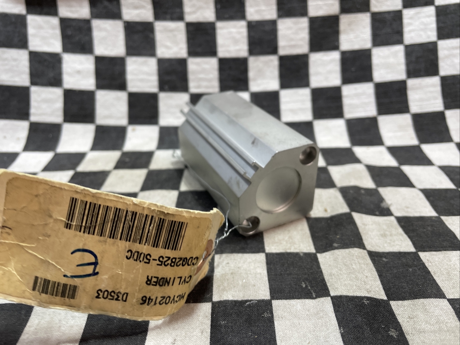SMC CQ2 COMPACT CYLINDER, CDQ2B25-50DC, CDQ2B2550DC, SHIPSAMEDAY#103T2