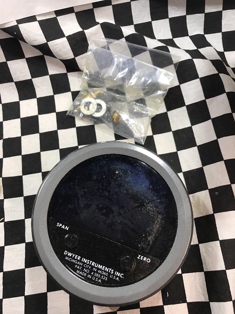 Dwyer differential pressure transmitter gauge 0-5 WC, 603-4, SHIPSAMEDAY#1641AE
