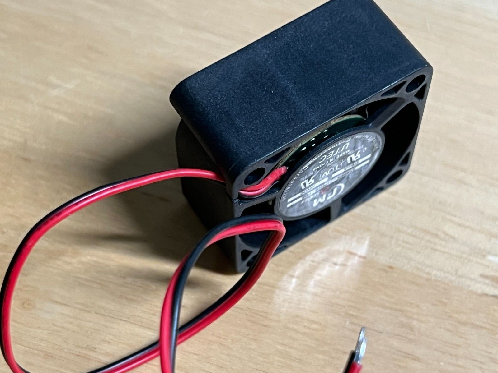 UTEC AT4020L-24FH2B-PD5 Axial Fan 170mA 24VDC