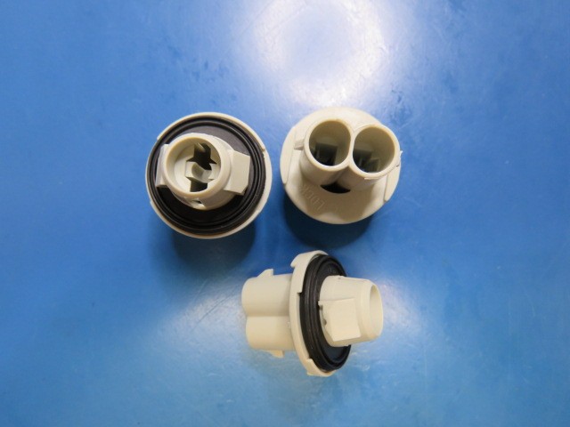 Delphi 12110053 Qty of 50 per Lot 2 Way Light Gray Lamp Socket Wedge Sealed Fem