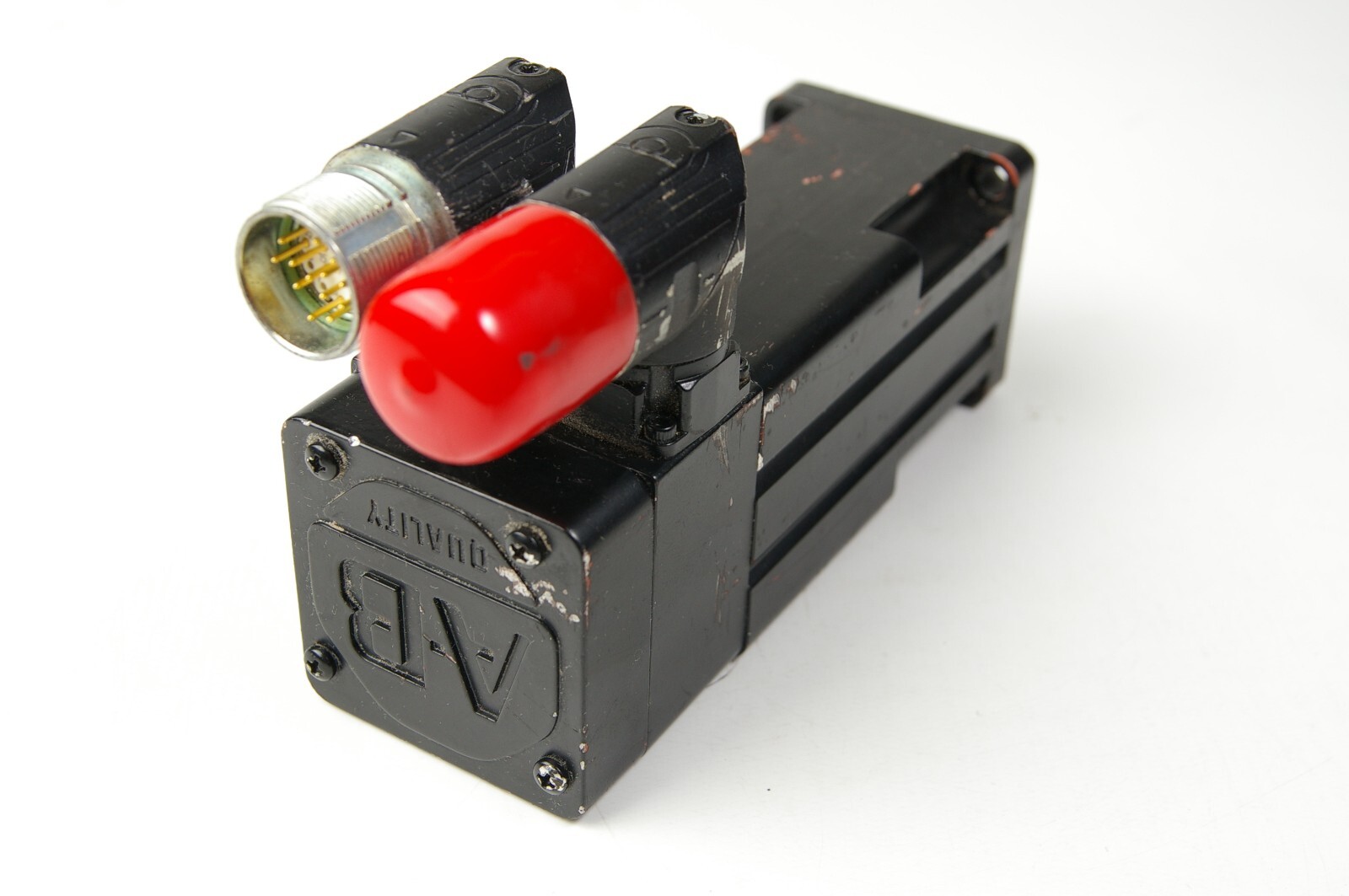 Allen-Bradley MPL-B1530U-HJ72AA Servo Motor