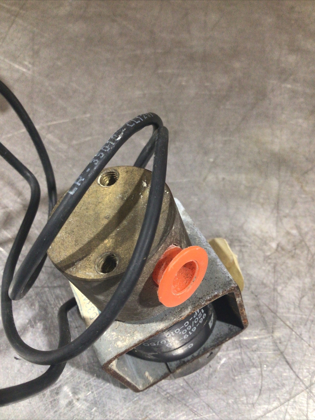 ASCO Red Hat Solenoid and Air Operated Valve P 8262C2 120/60 1/8 2NC 07086S K3