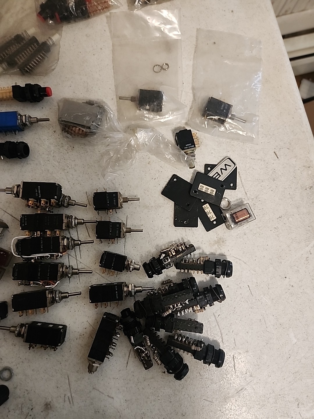 Lot of 168 Schadow Pushbutton Switches ’80’s ‘90s Buttons Gold /w Buttons Vtg