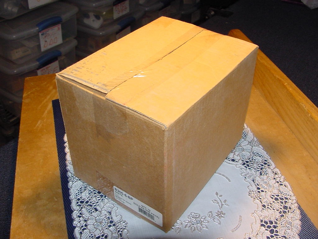 System Sensor B300-6-BP, Bulk Pack, 10 Pieces, White, 6-inch Flanged Base, New