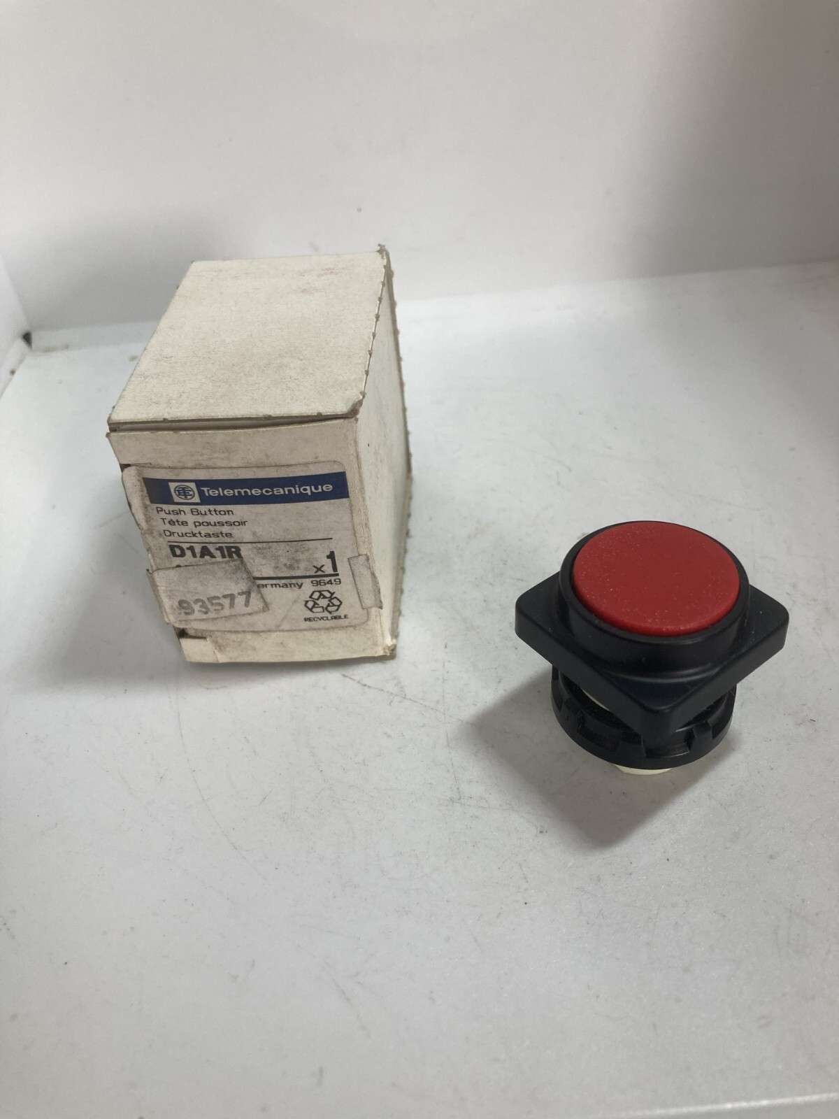 TELEMECANIQUE D1A1R PUSHBUTTON OPERATOR RED FLUSH NIB