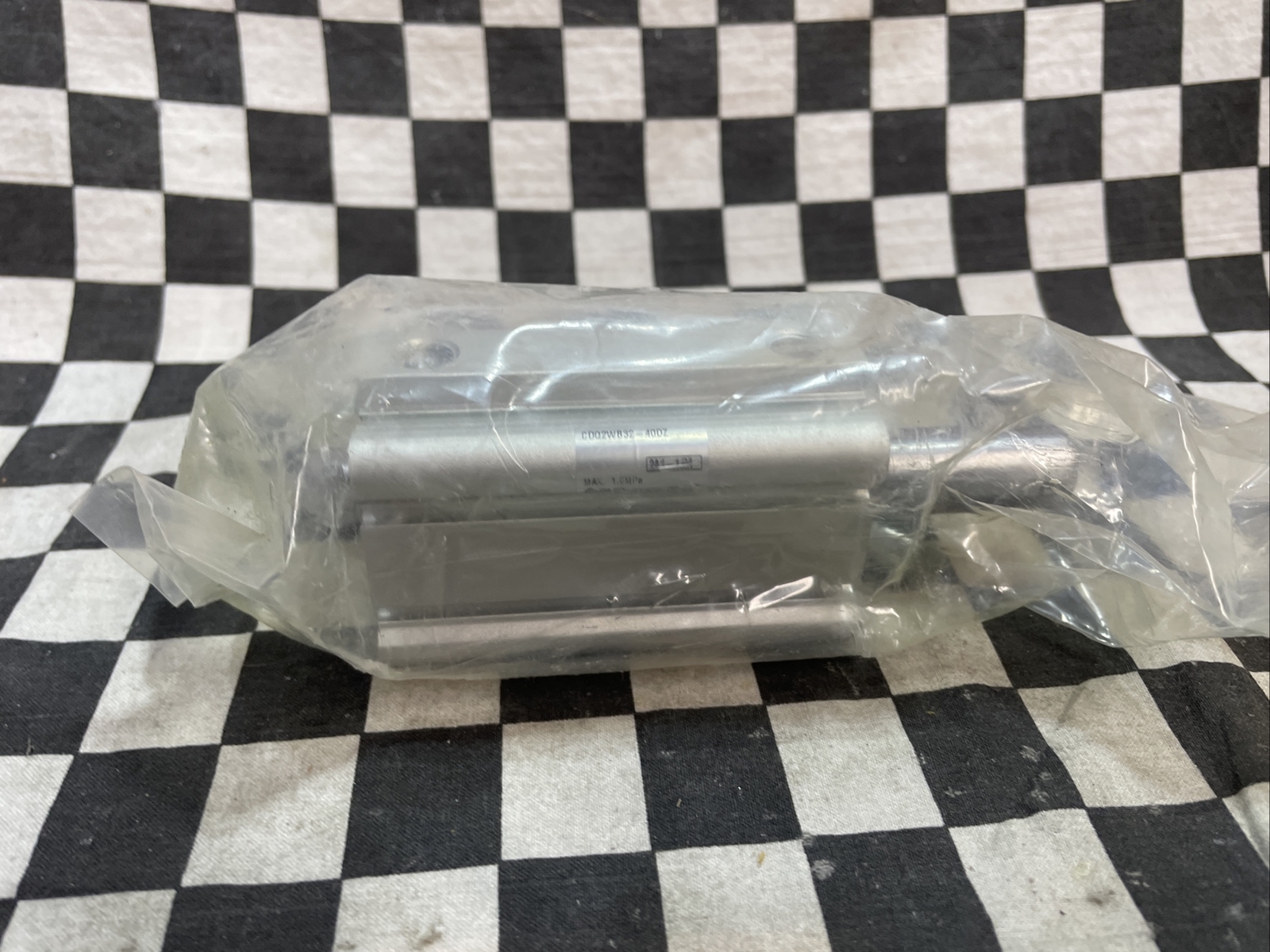 SMC CDQ2WB32-40DZ, CDQ2WB3240DZ, CQ2-Z COMPACT CYLINDER, SHIPSAMEDAY#1623V12