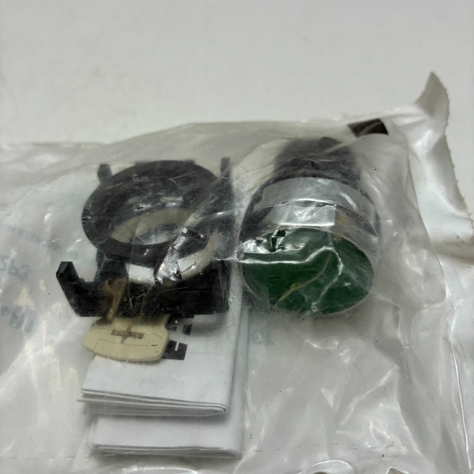 EATON / CUTLER HAMMER E22P3 NON ILLUMINATING FLUSH PUSHBUTTON SER. A2 25mm (Q2)