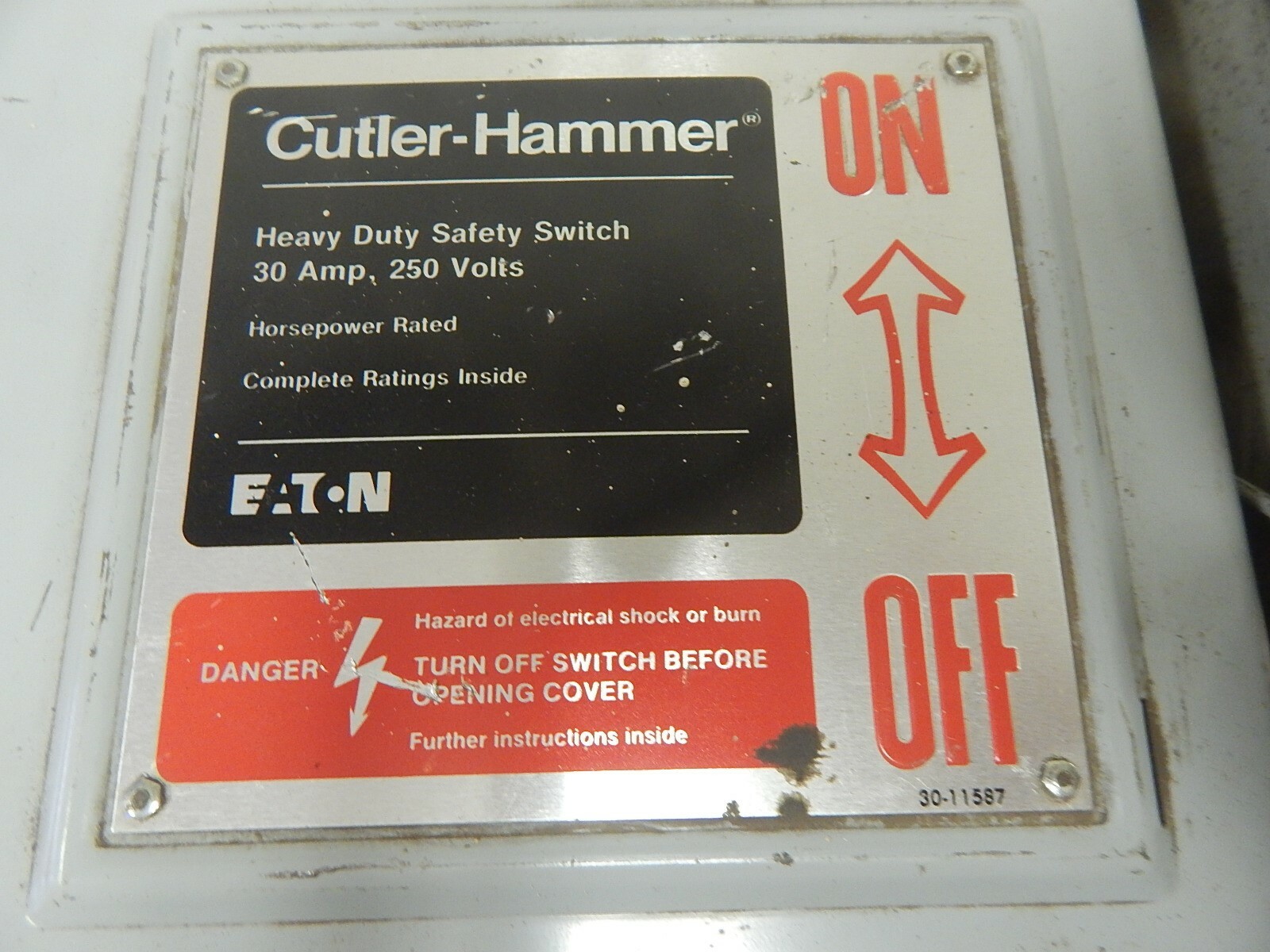 Cutler Hammer 30-11587 Safety Switch DH221NGK 30-13972-37 *FREE SHIPPING*