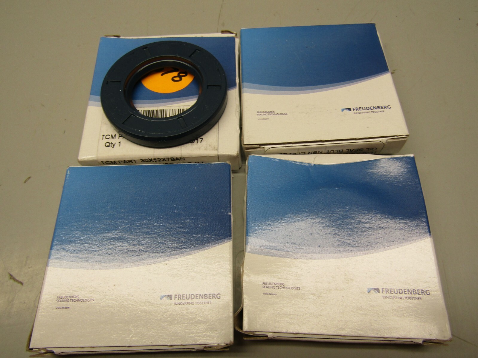 Freudenberg TCM Oil Seal 30x52x7BAN Lot of 4!