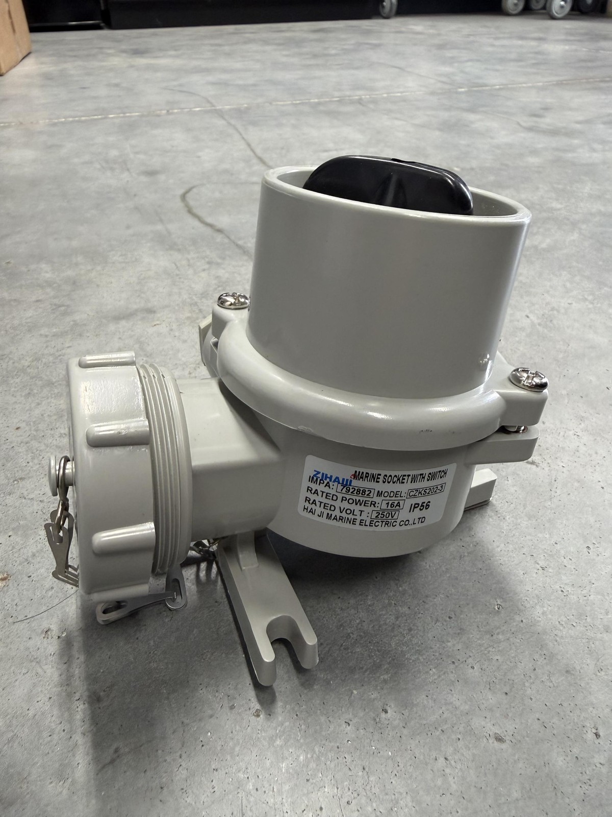 OGMAX CZKS202-3 Marine Socket with Switch 250V 10A IP56