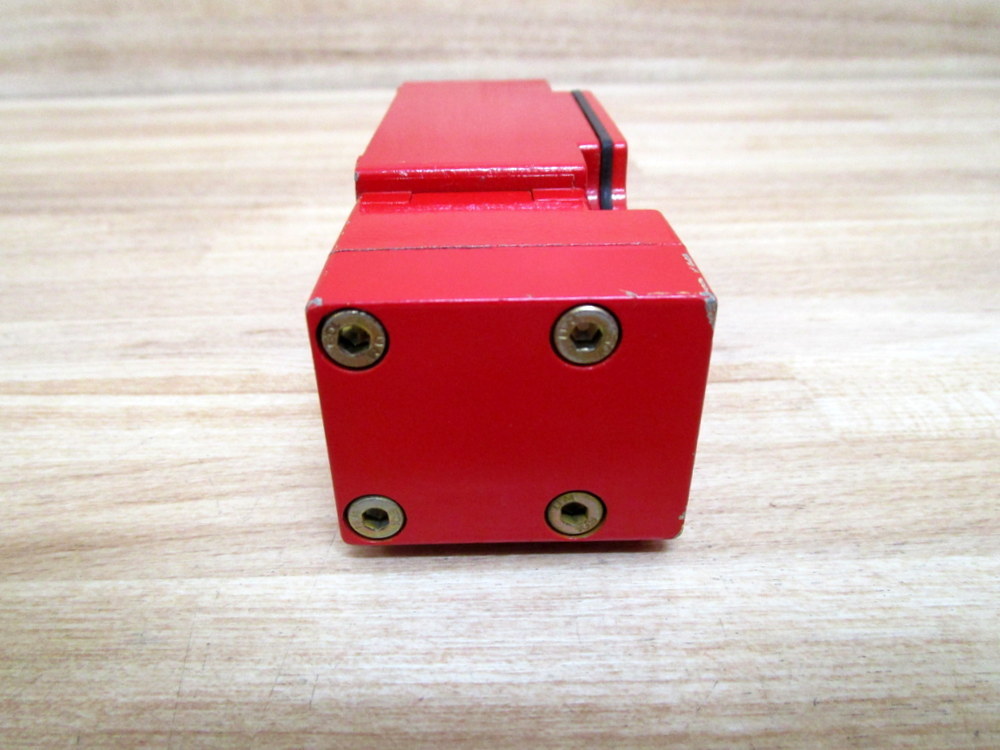 Telemecanique XCK-J5970 Limit Switch XCKJ5970 064722 W/O Key