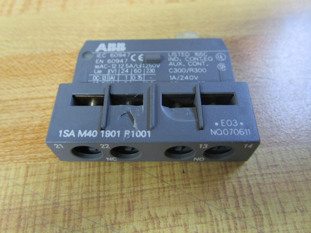Asea Brown Boveri 1SAM401901R1001 ABB Auxiliary Contact Block Chipped