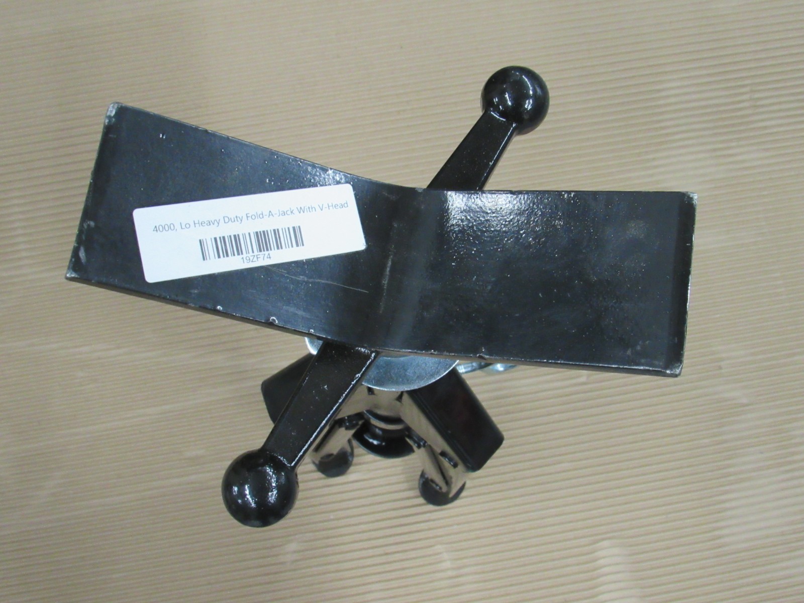 Sumner 4000 2500 lb V stand 19ZF74 pipe weld material saw cut fab fold-a-jack