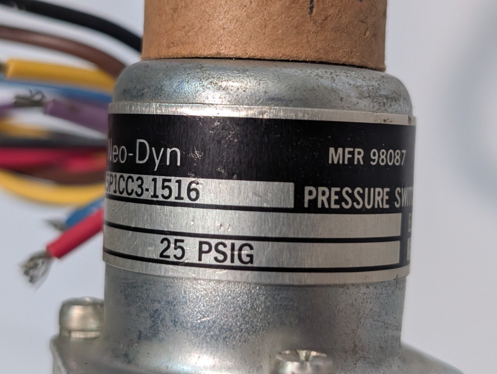ITT Neo-Dyn 115P1CC3-1516 Pressure Switch 98087, 25PSIG, 5A, 125/250VAC