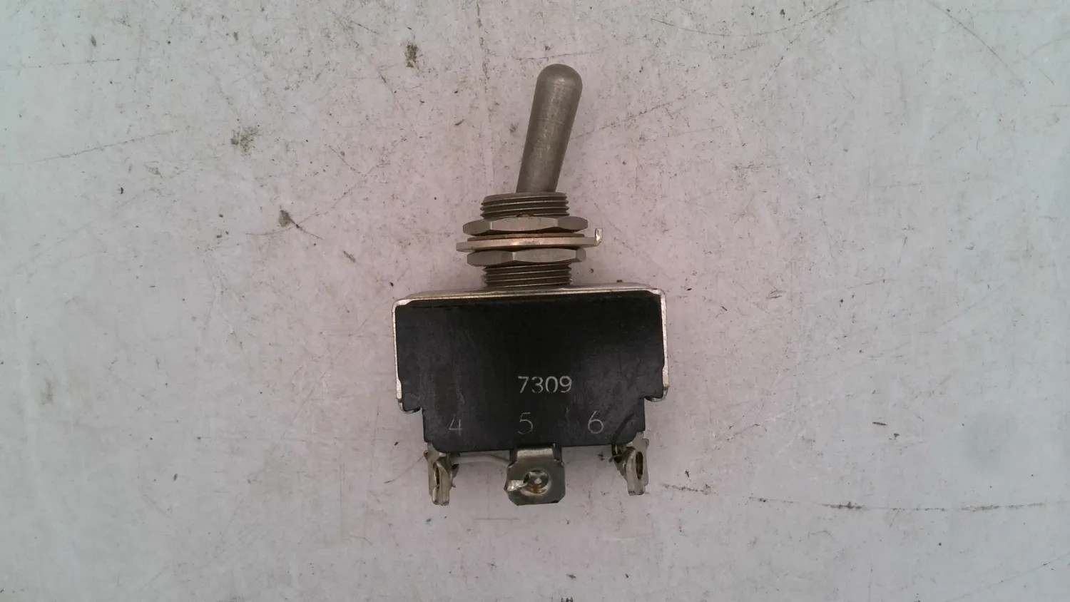 MS25201-4 8860K4 MIL SPEC TOGGLE SWITCH PANEL