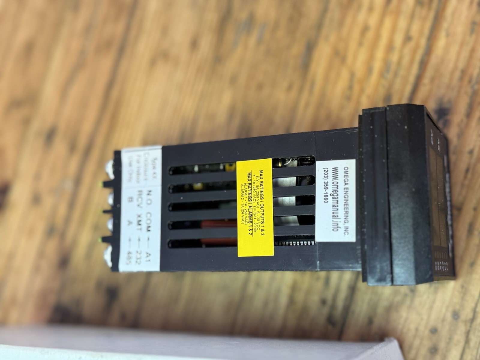 NEW OMEGA ENGINEERING CN8202-F1-R2-AL1-LV / CN8202F1R2AL1LV Ramp & Soak Control