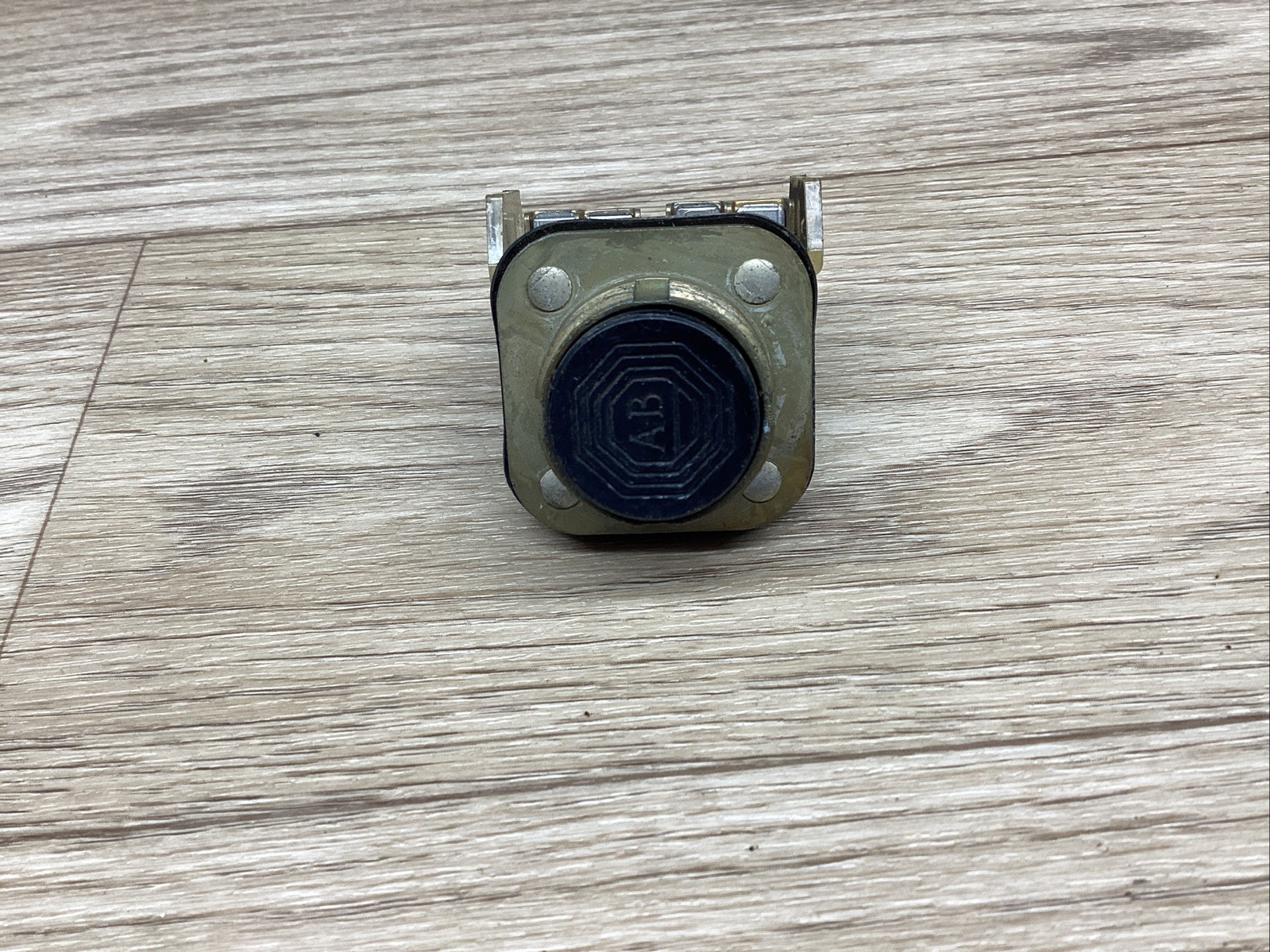 Allen-Bradley 800T-A2 Ser N Black Push Button 800T-XA #817F130*CO