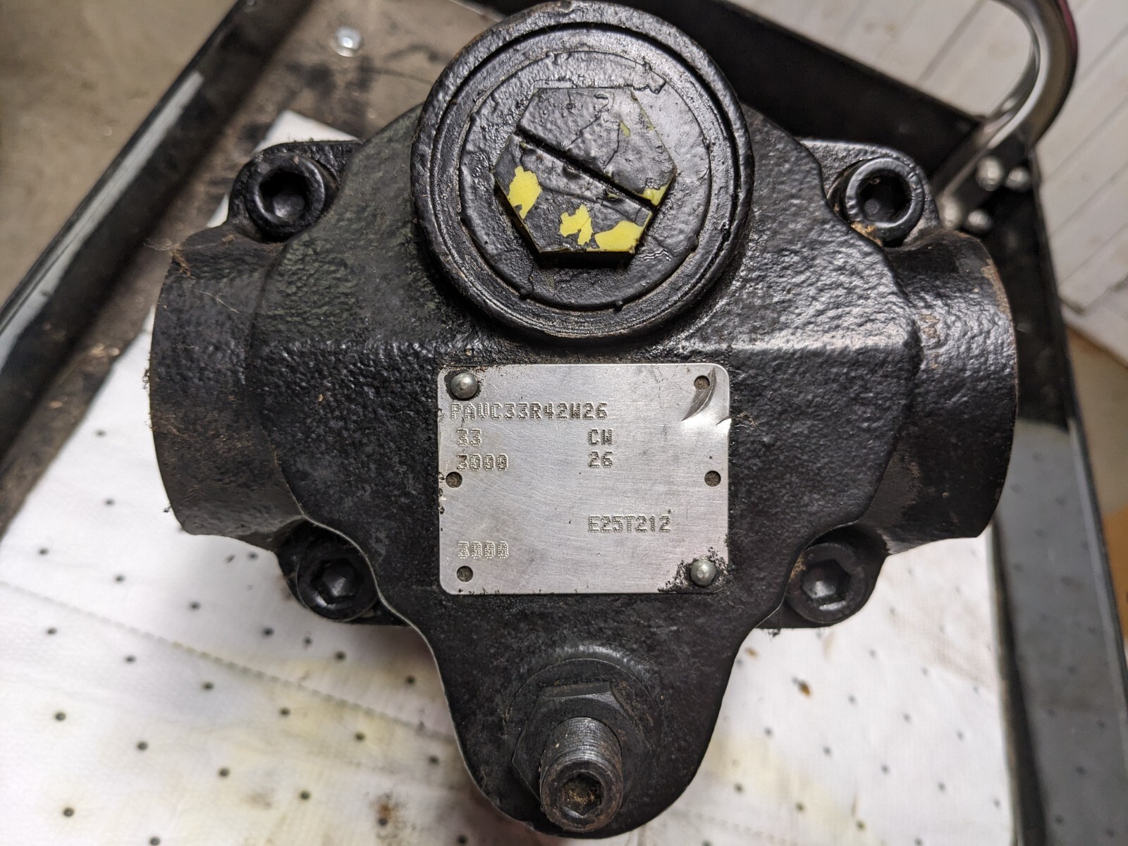 PARKER Piston Pump PAVC33R42W26 3000 PSI, CW Rotation