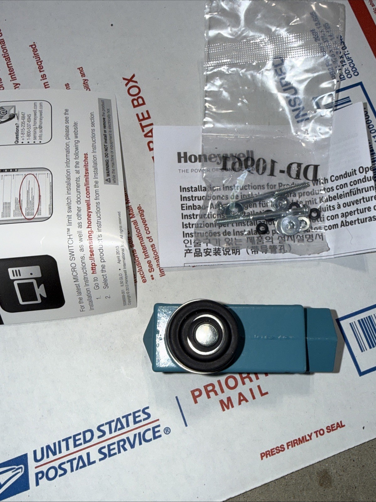 NEW BZE6-2RN LIMIT SWITCH for HONEYWELL MICROSWITCH BZE62RN