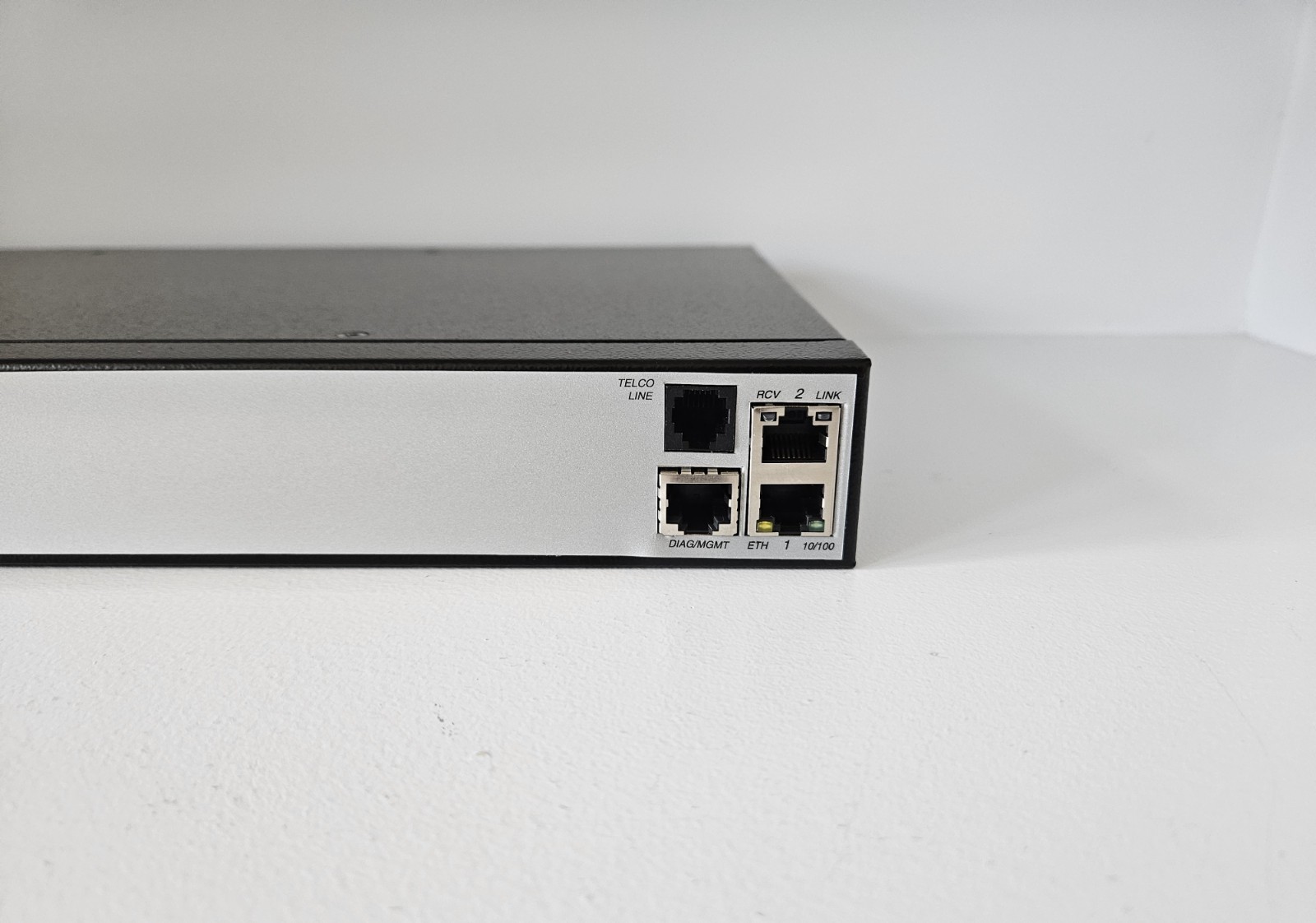 MRV LX-4016T-101AC 4000T Series 16-Port Remote Console Server