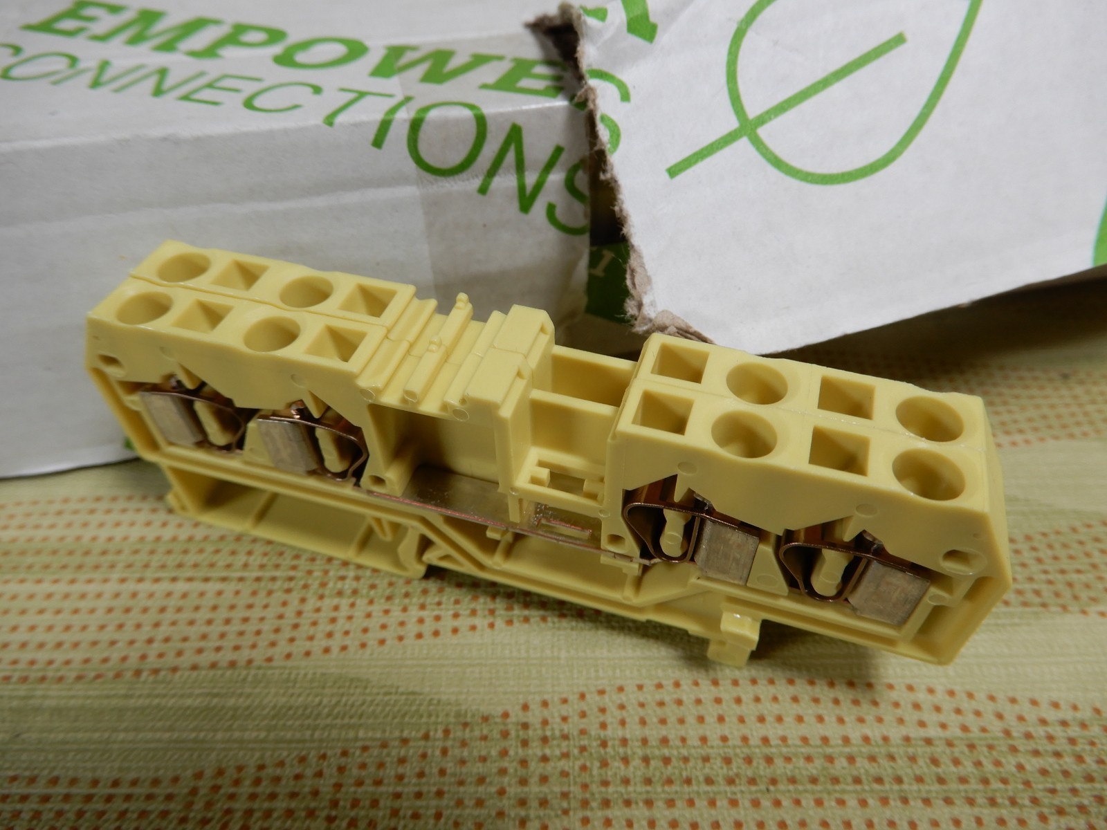 Wago XCFR2 600V Terminal Blocks 281-668 Qty 48 NOS BX