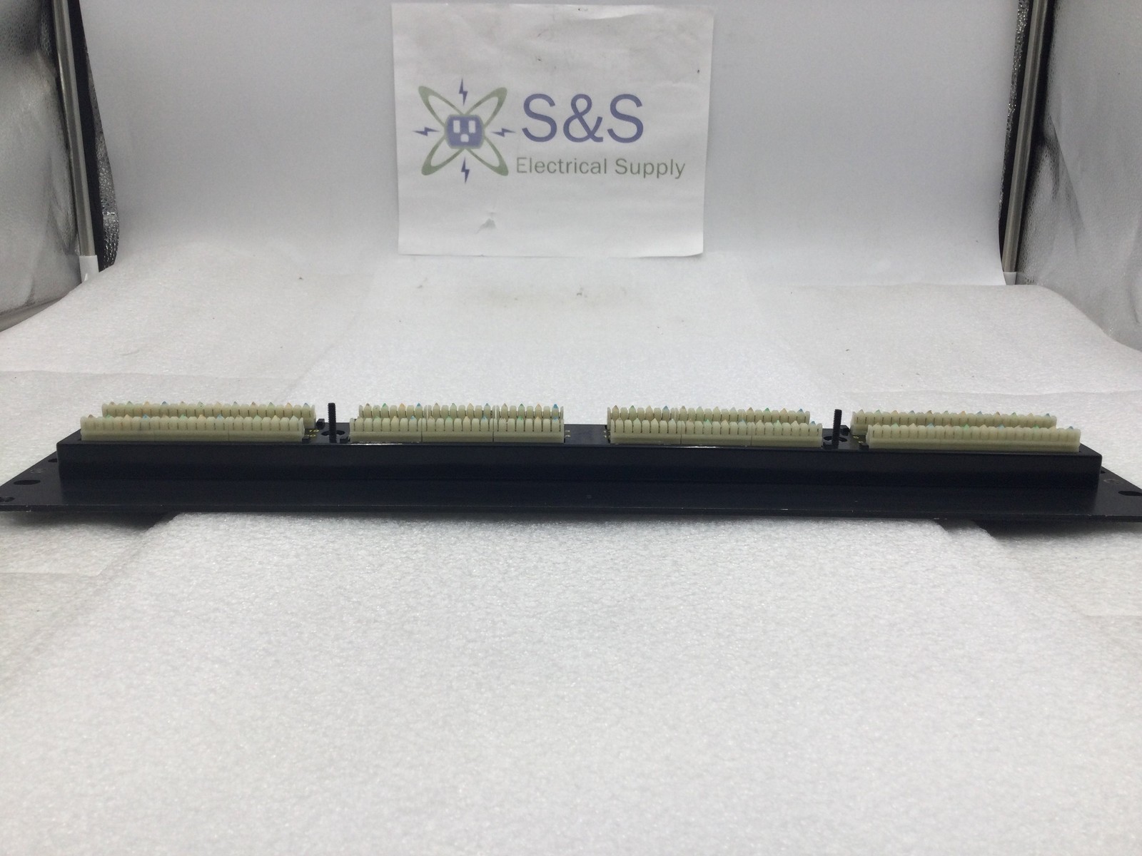 Ortronics QR-851004904 24 Port CAT5e Patch Panel – 3.5″ x 19″