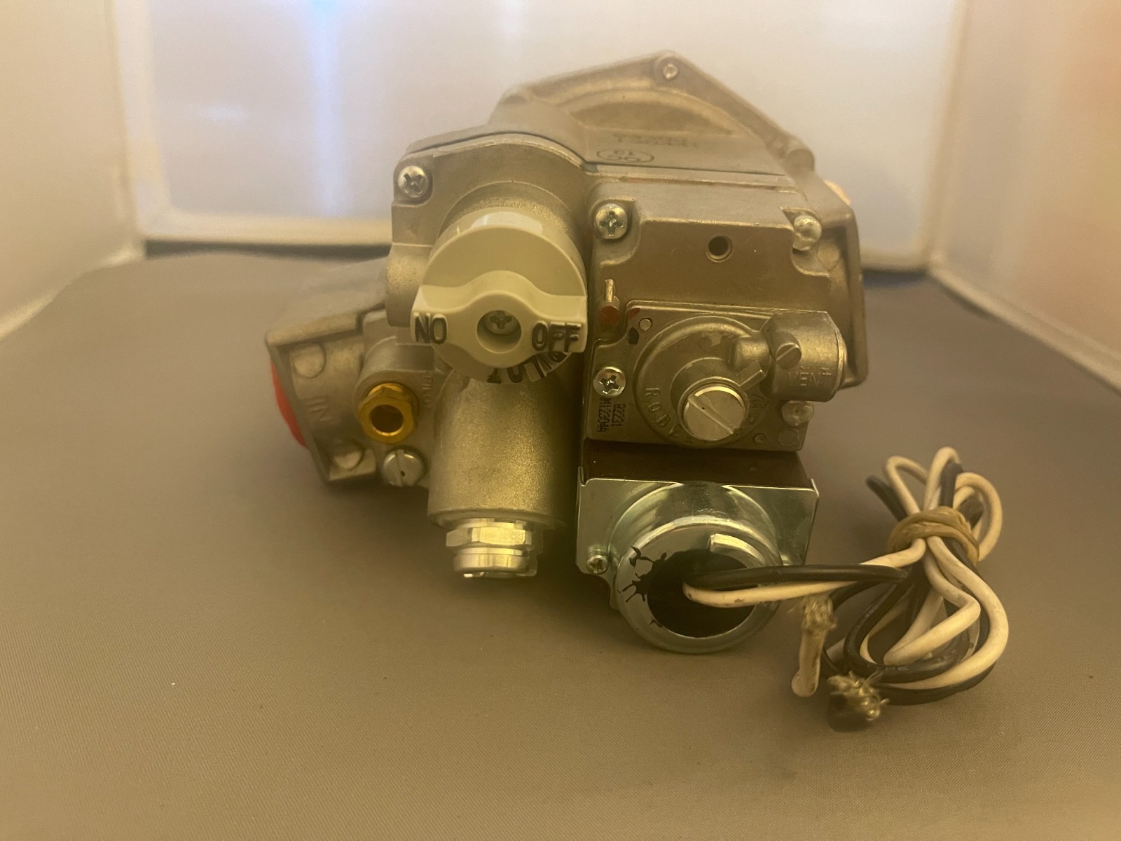 Robertshaw 700-456 120v 1 X 1 Standing Pilot Gas Valve 600000 BTU Slow Opening