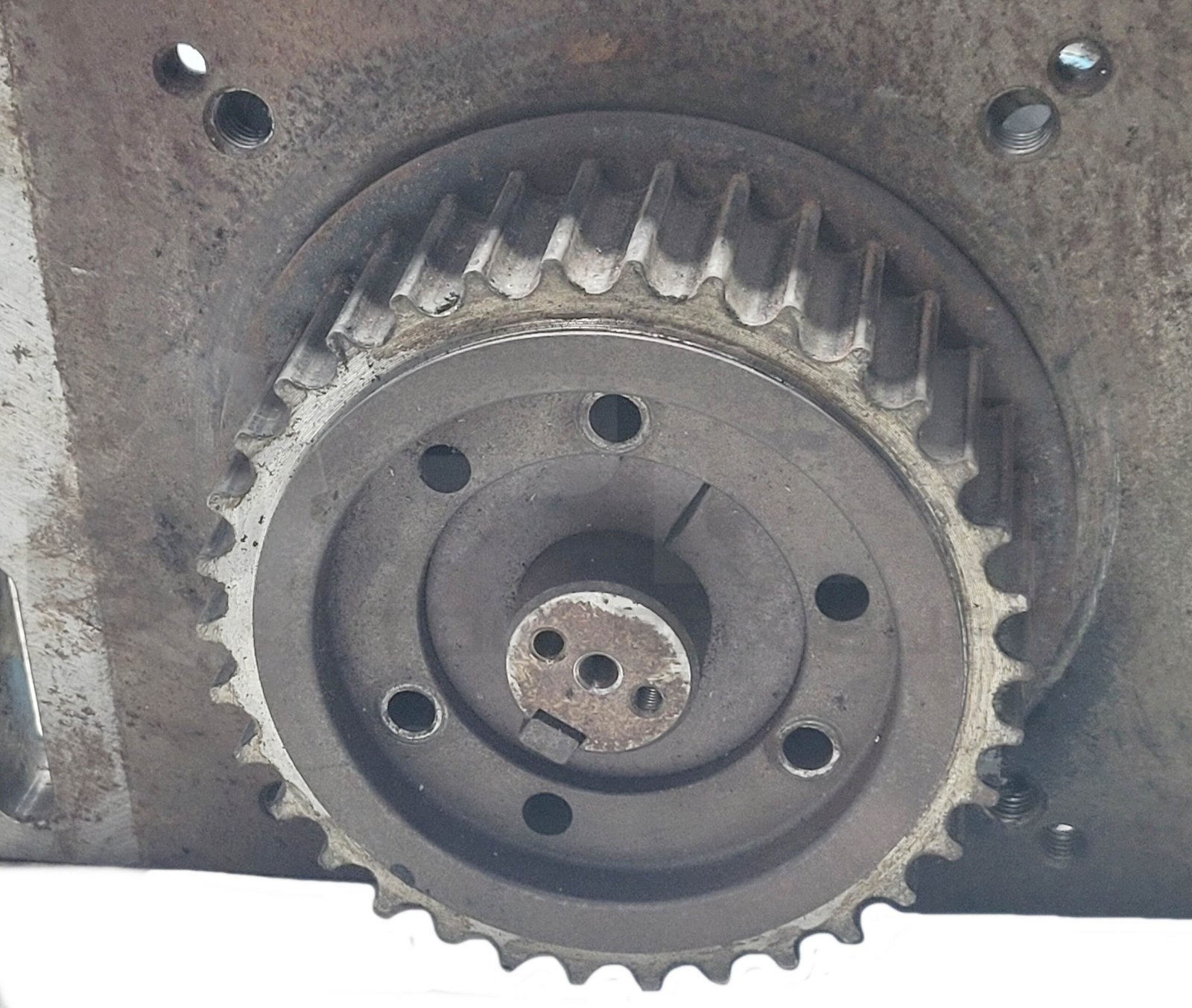 FANUC A06B-0502-B074#7008 SERVO MOTOR AC W/ 11″x12-1/4″ MOUNT PLATE W/ SPROCKET