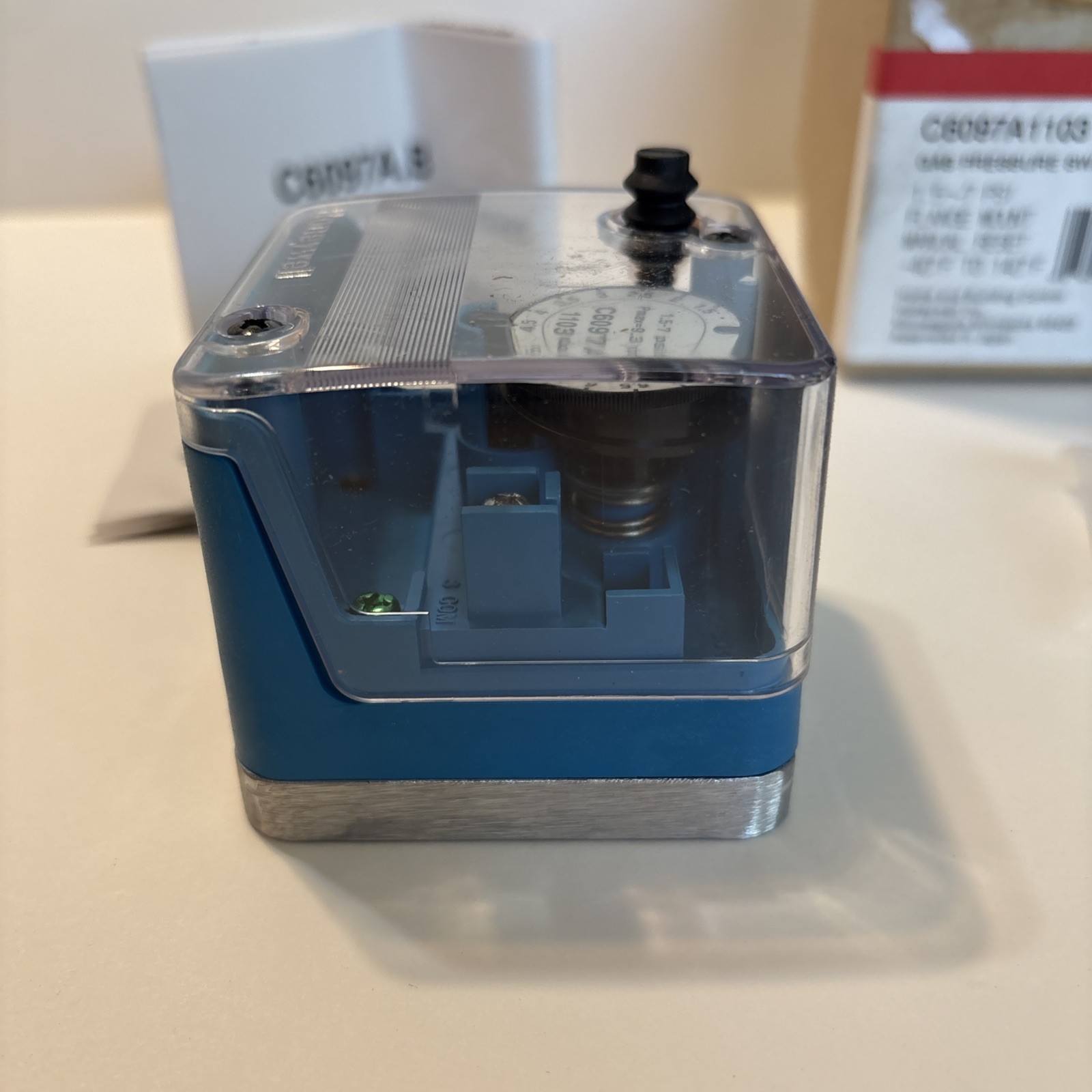 HONEYWELL C6097A1103 Has Pressure Switch 120-240VAC 5.0A 1.5-7PSI New In Box