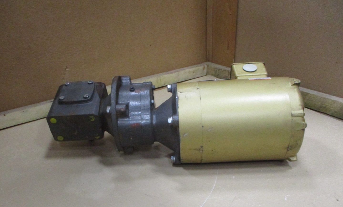 Baldor Motor and Gear Box 1750 RPM Max. Input H.P. 1.1 Ratio 5:1 A9043HM