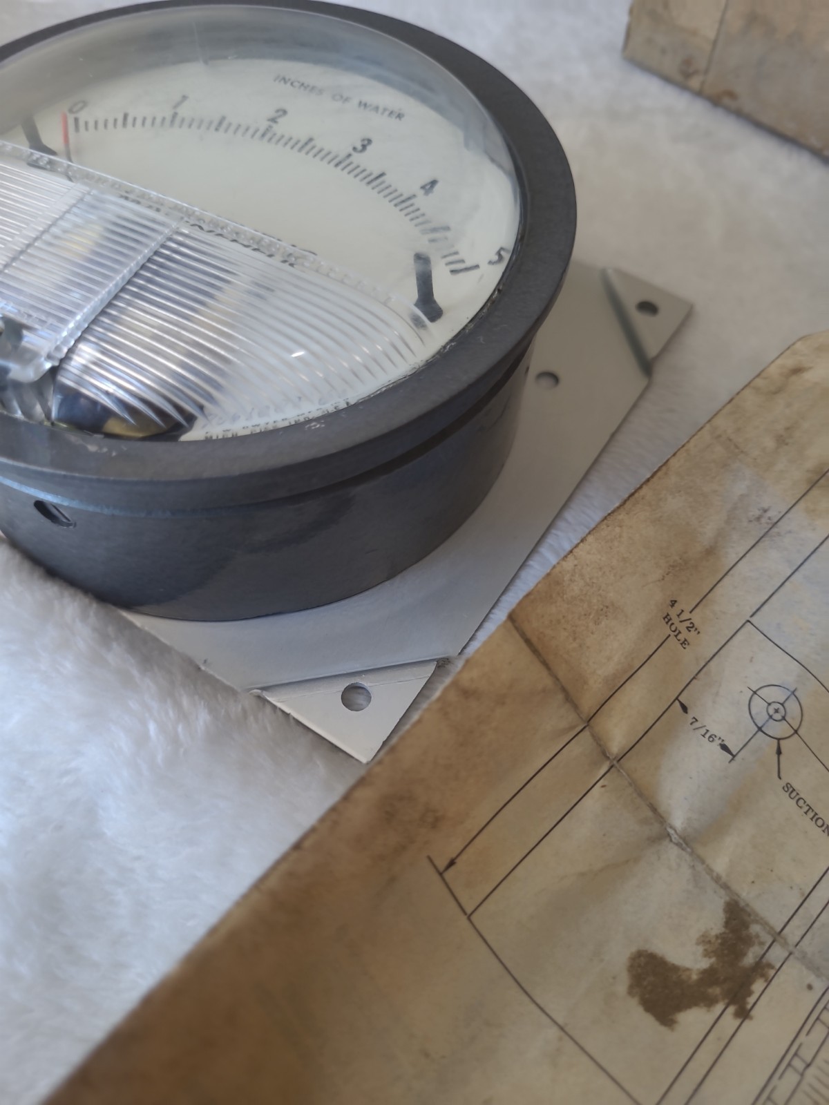 Dwyer 2301 Magnehelic Series 2000 Differential Pressure Gauge, Range 0.5-0-0.5WC
