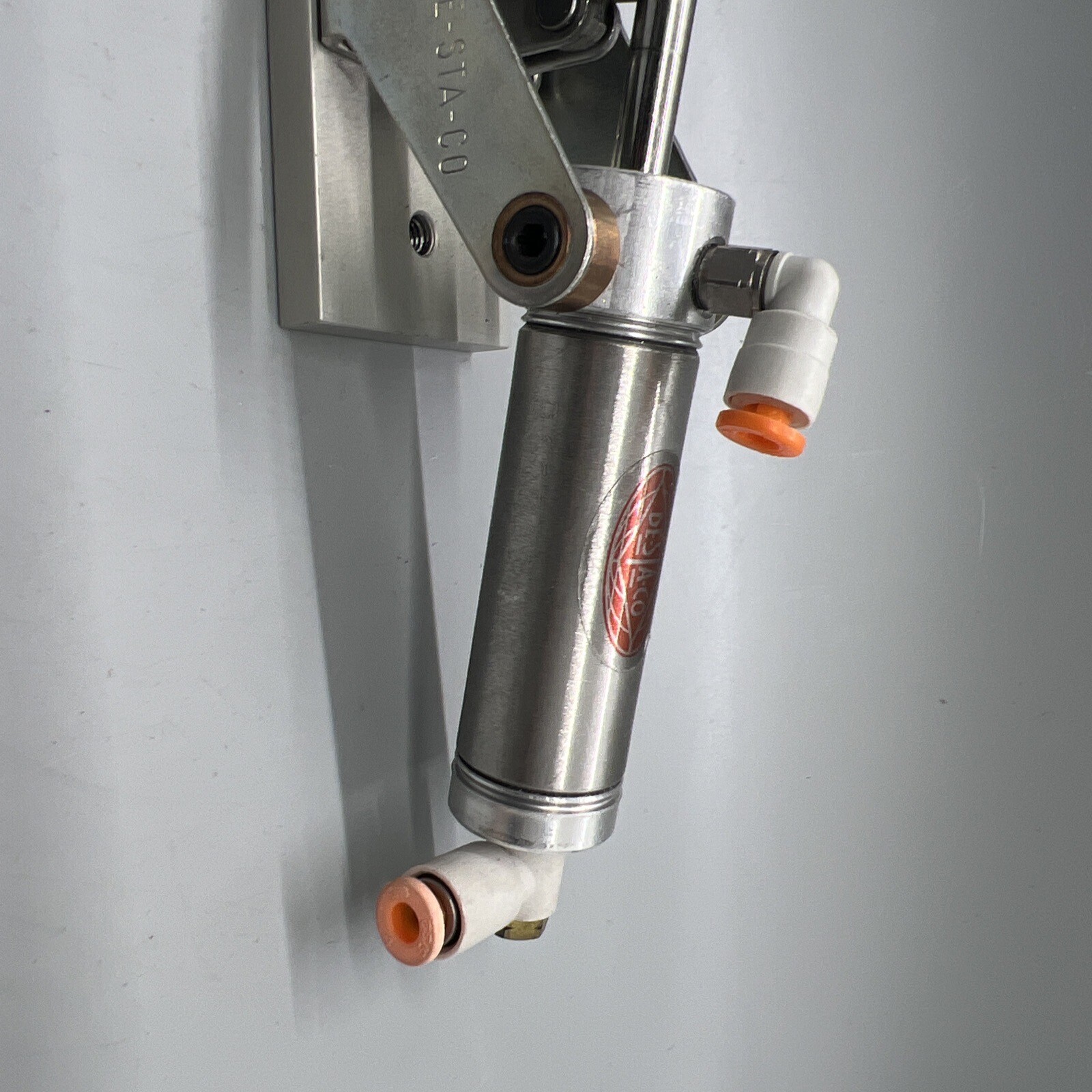 Swing Pneumatic Toggle Clamp De Sta Co 812-U / 812010 MR Hardware Cl169