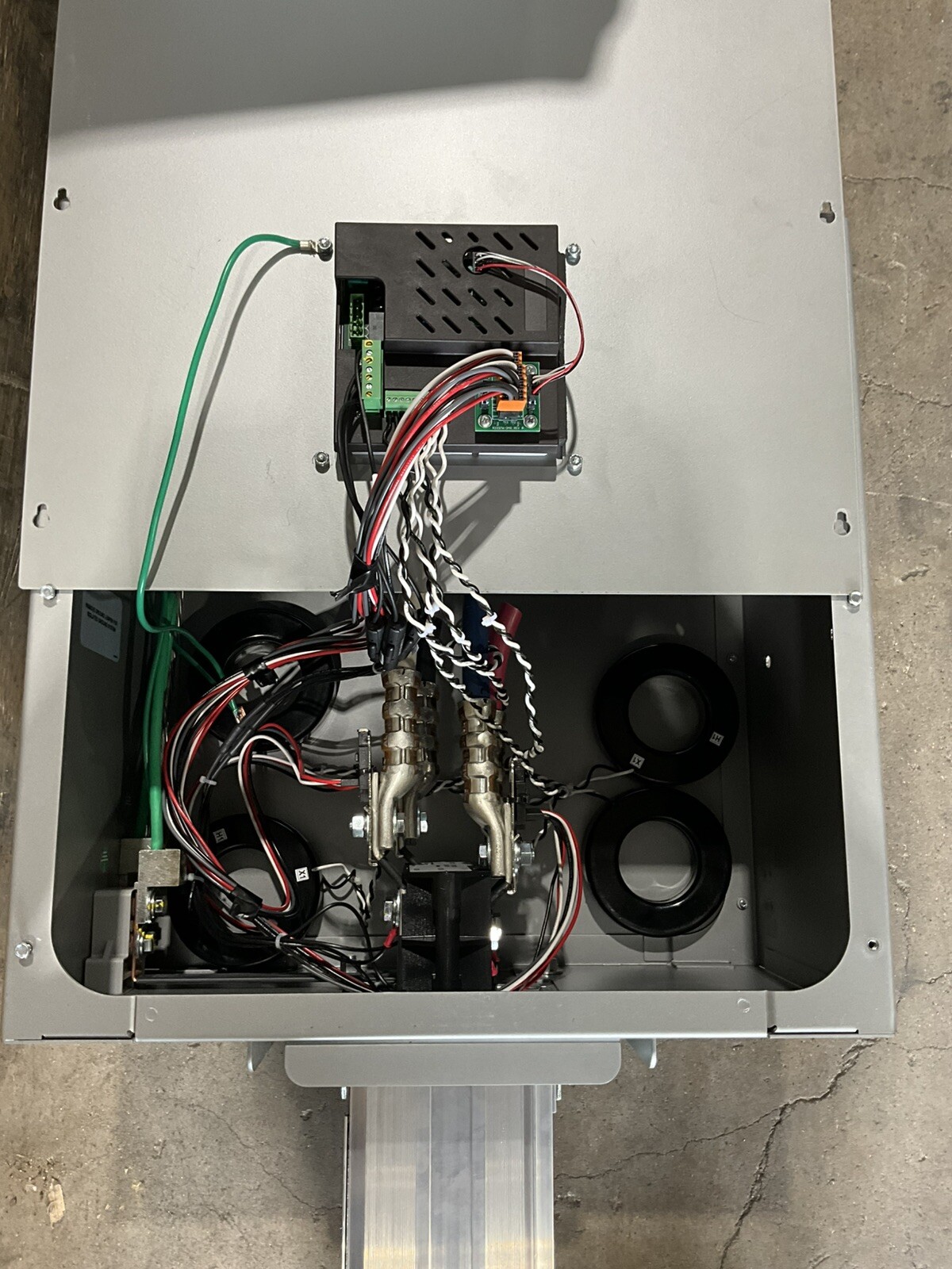 Starline 250 Amp 415Y/240V Tap Box Cat No. UF250T5CGR-RRSN-0100C-STD0-M43W3 🟦