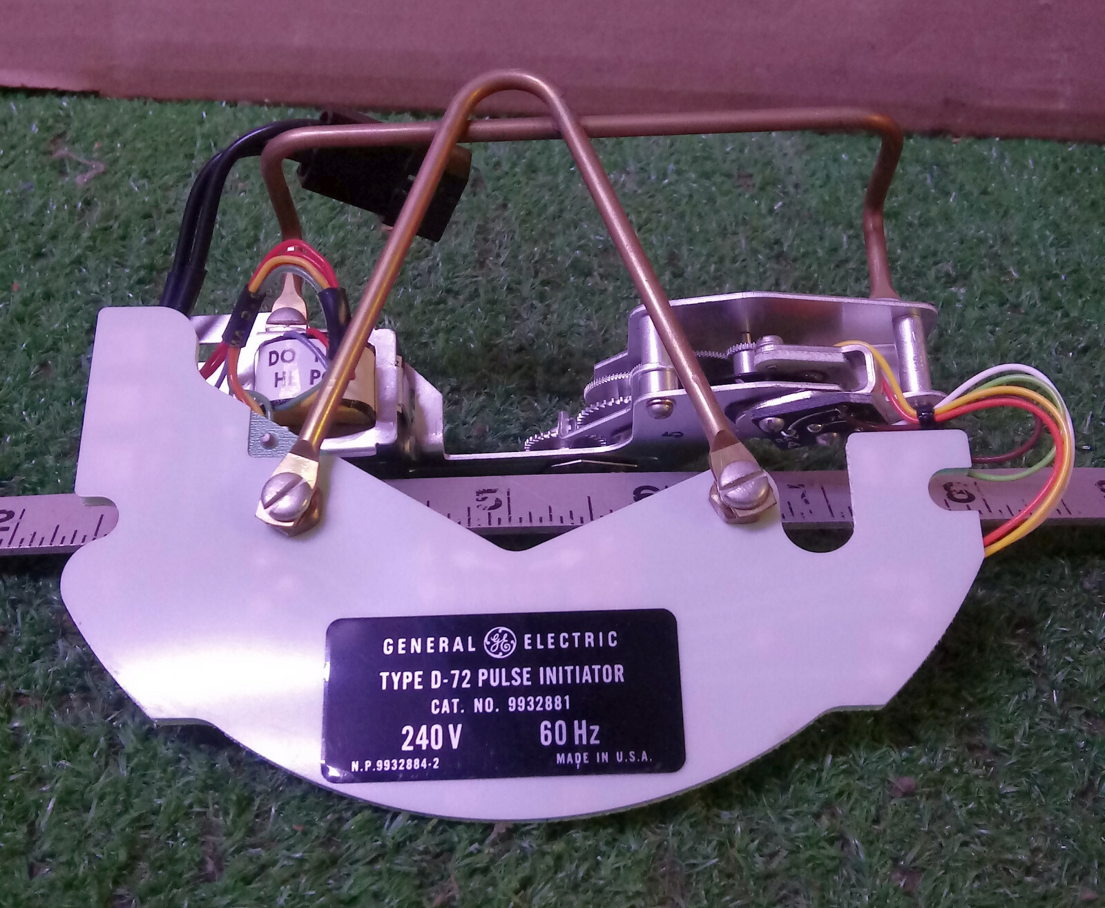 1 NEW GE TYPE D-72 9932881 PULSE INITIATOR 240 V NIB ***MAKE OFFER***